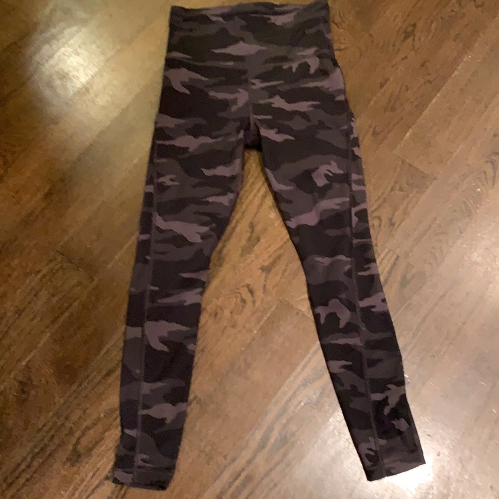 ATHLETA XXS BLACK CAMO LEGGINGS